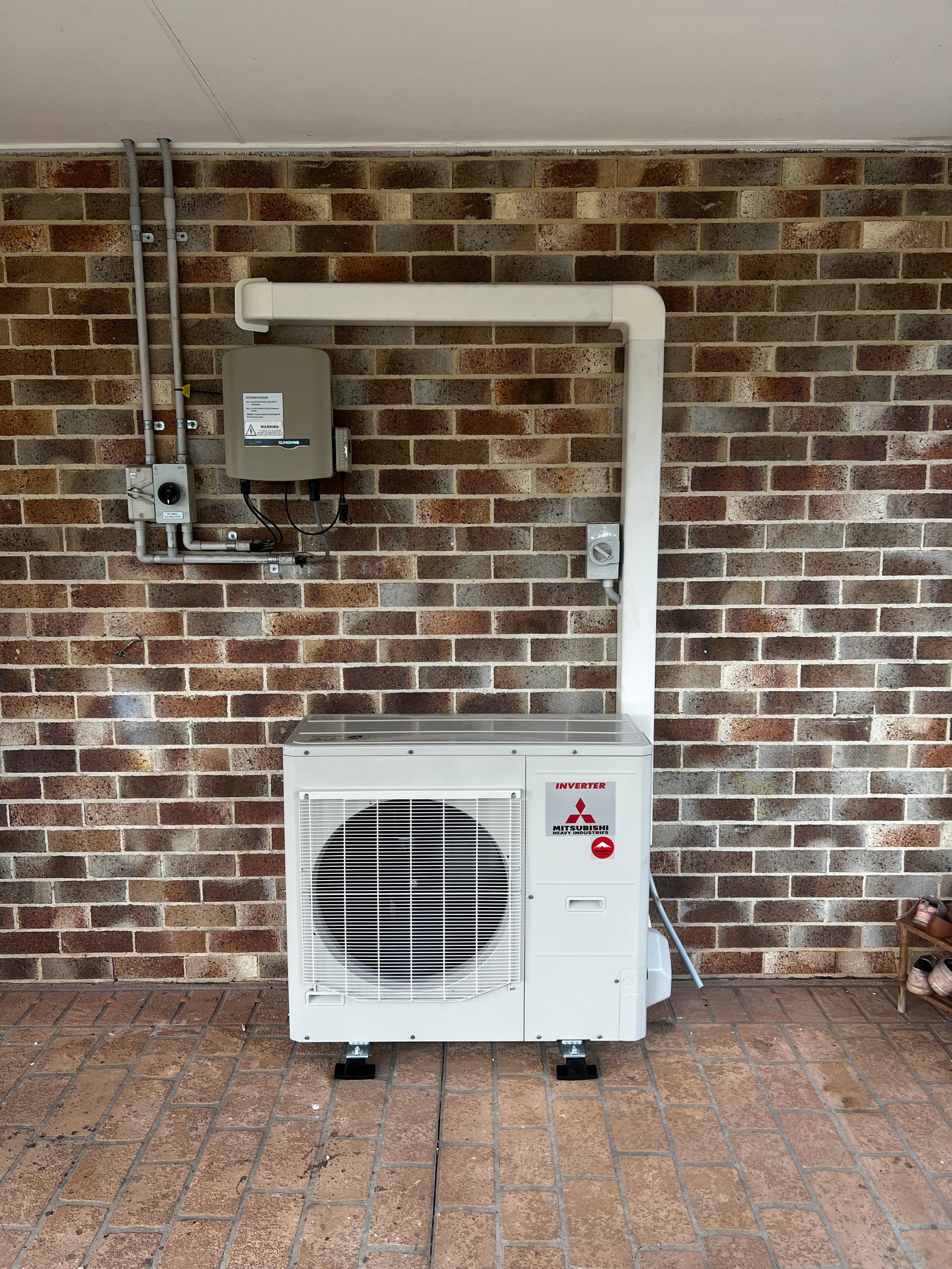 Mitsubishi Heavy Industries outdoor air conditioning unit installation